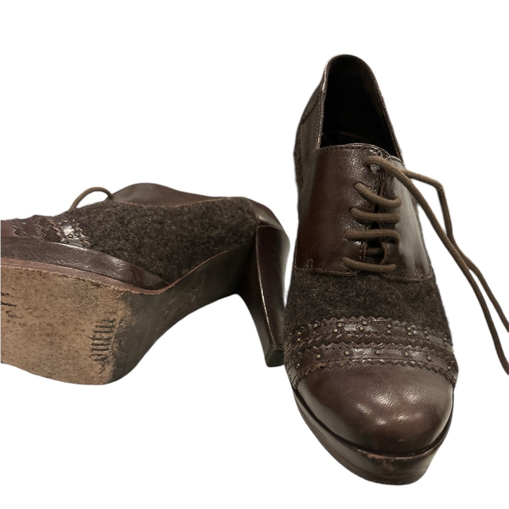 Chocolate brown leather and felt Juicy Couture platform heels